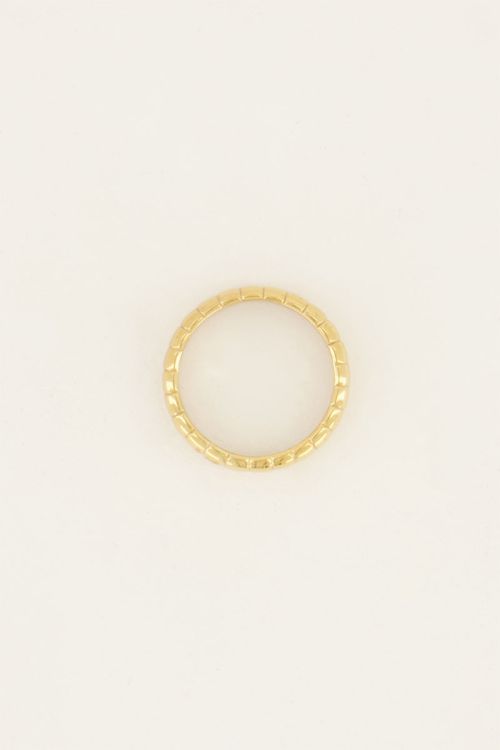 Iconic smalle ring met ribbels