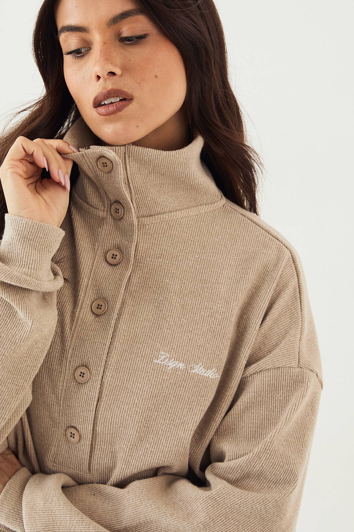 Sweatshirt DSGN Studio à Côtes Brossées avec Détail Boutons