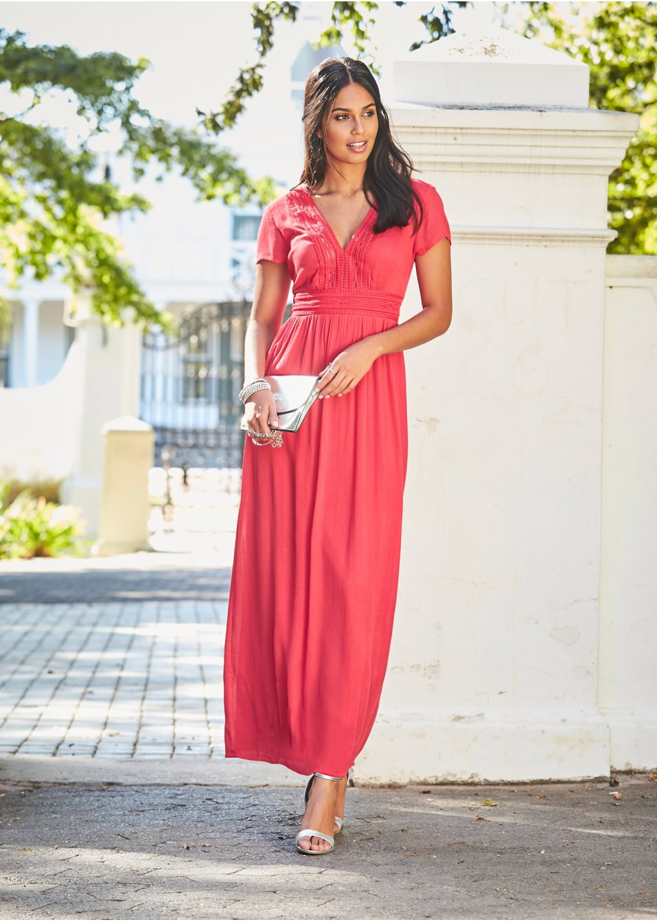 Robe longue estivale à dentelle, taille courte