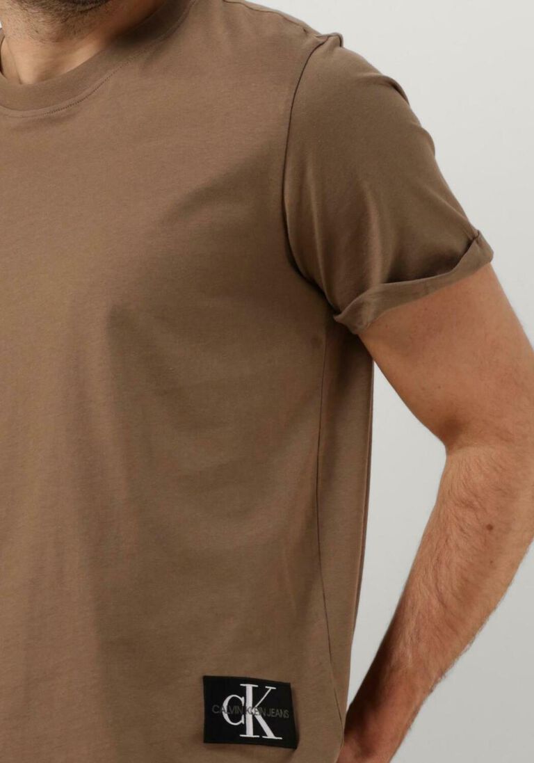 CALVIN KLEIN bruine calvin klein t-shirt badge turn up sleeve
