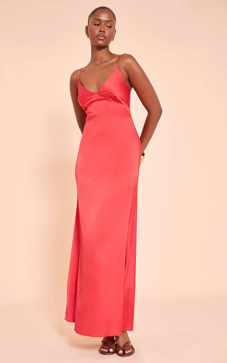 Rouge Robe Longue Satinée À Fines Bretelles
