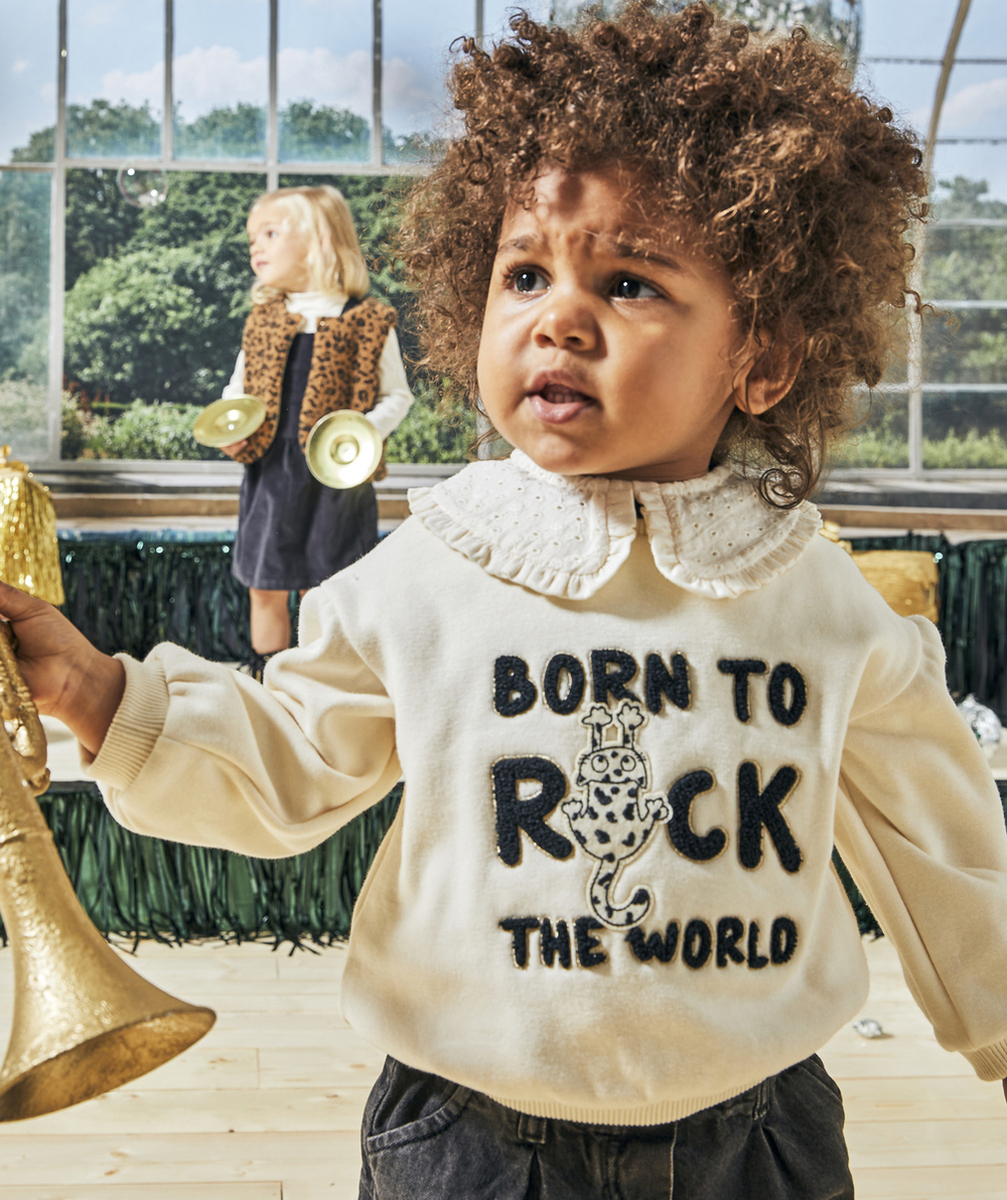 SWEAT BÉBÉ FILLE EN FIBRES RECYCLÉES ÉCRU AVEC MESSAGE EN BOUCLETTES THÈME ROCK