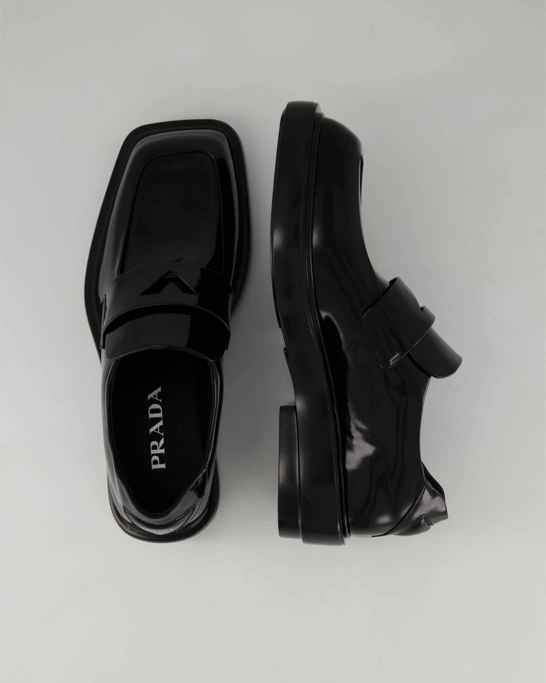 Prada| Damen Loafer aus gebürstetem Leder