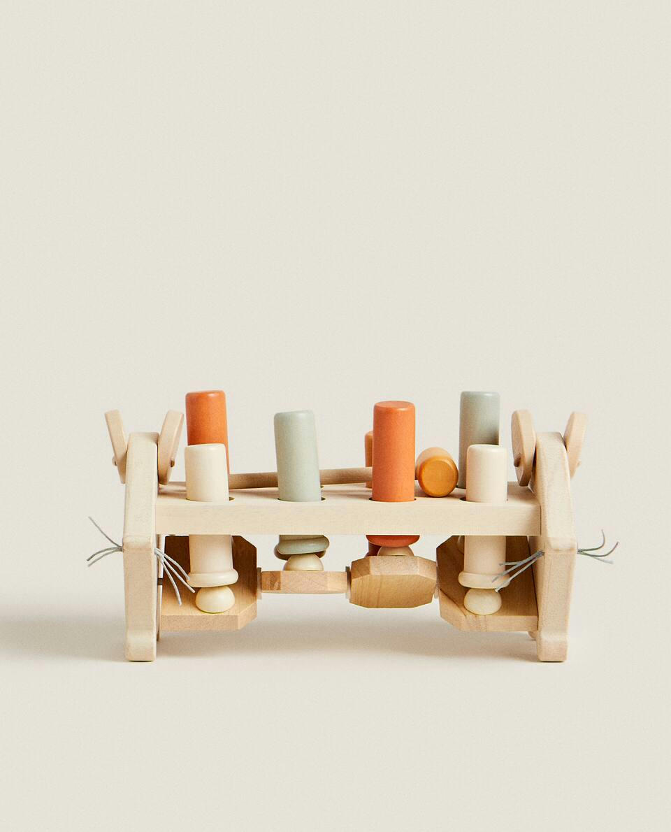 Brinquedo de martelo e pino em formato de rato