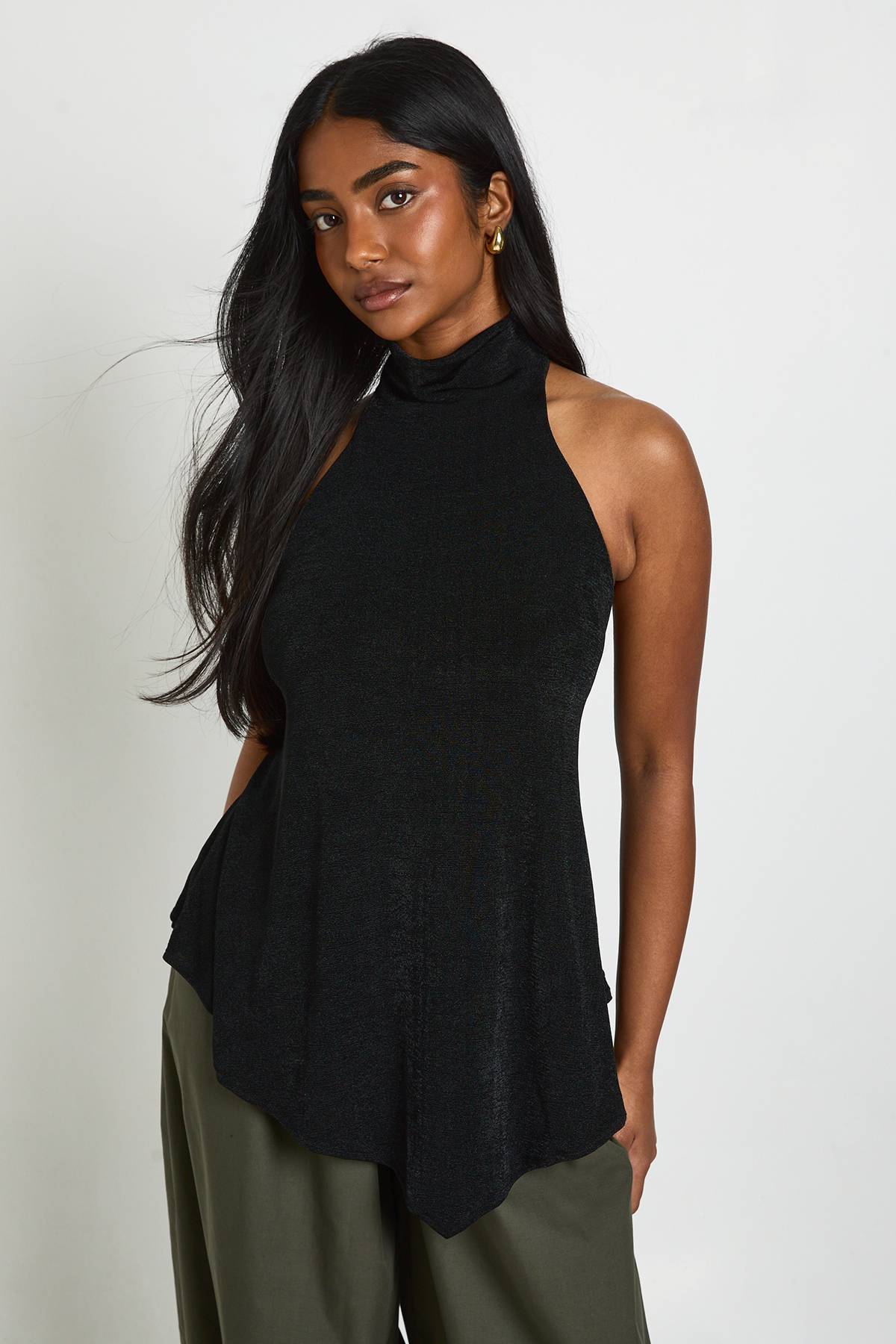 boohoo Haut Asymétrique Col Licou Haut En Acétate Slinky