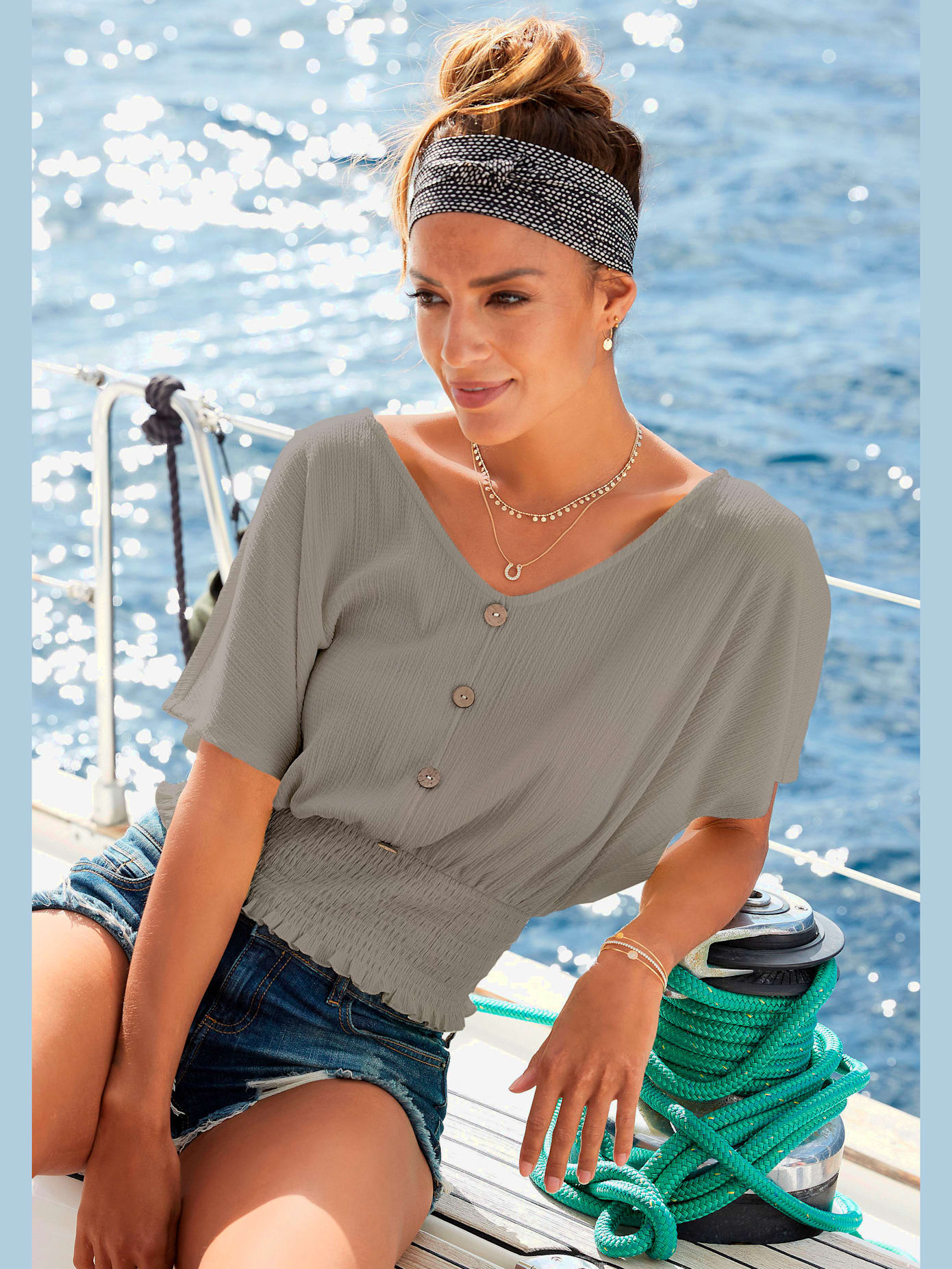 T-shirt en v fausse patte de boutonnage devant