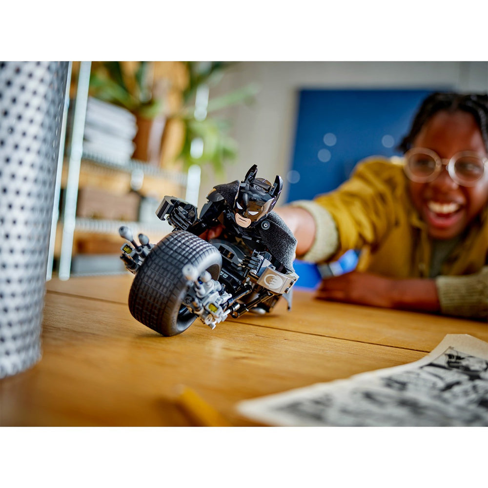 Køb LEGO® Marvel Byg selv-figur af Batman™ og Batpod-motorcyklen