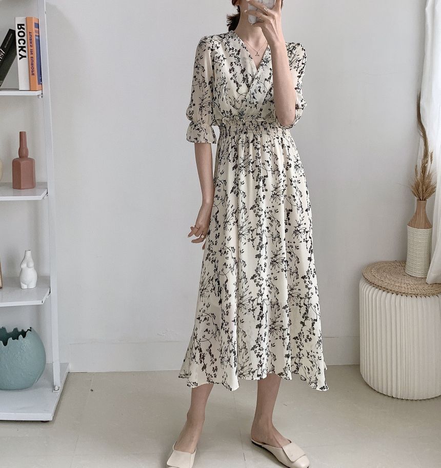 Cassidy - A-lijn midi-jurk met bloemenprint en elleboogmouwen