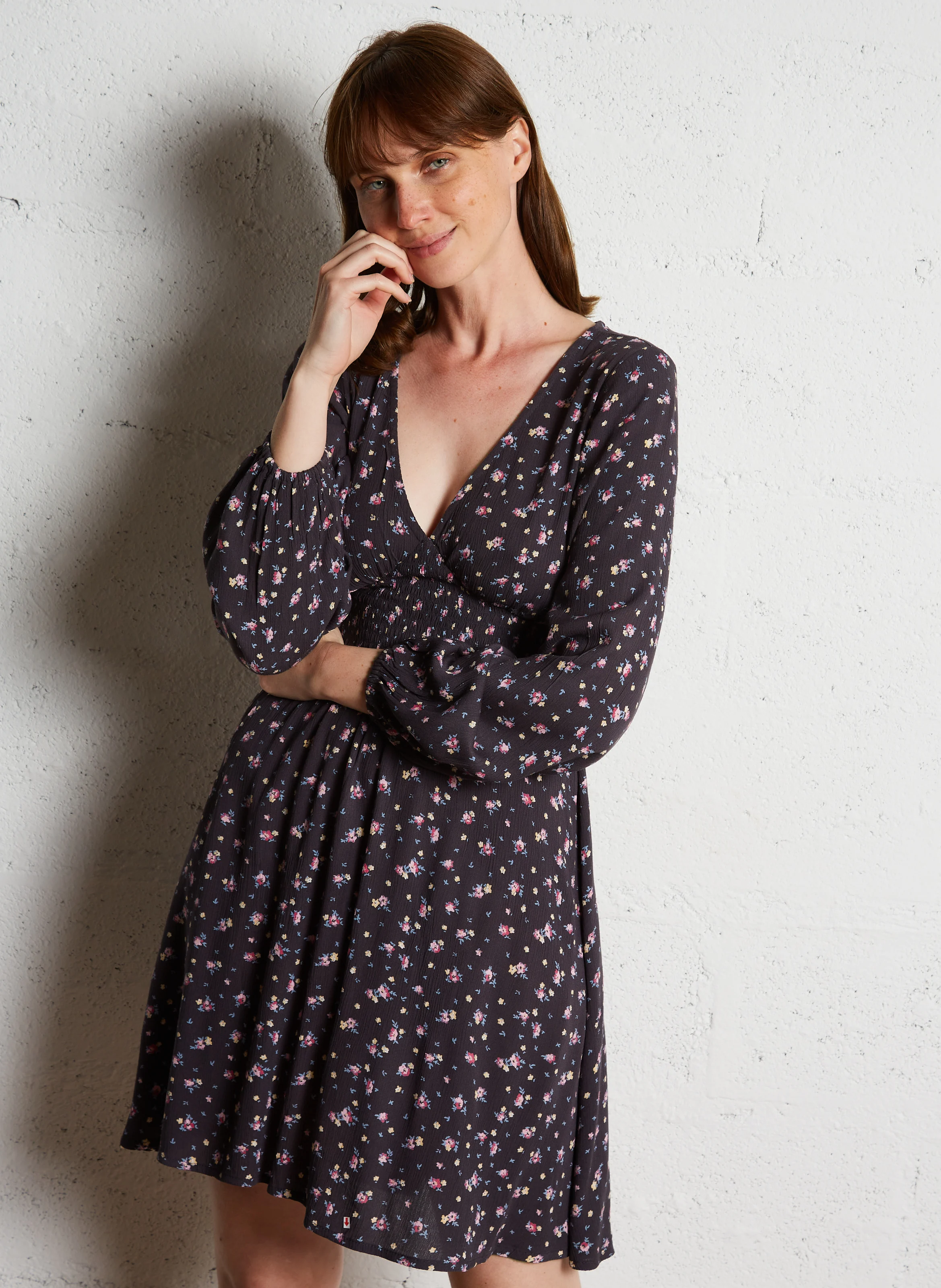 IN UR DREAMS - Robe courte cintrée à col V | Noir