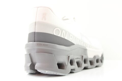 On Cloudmonster 2