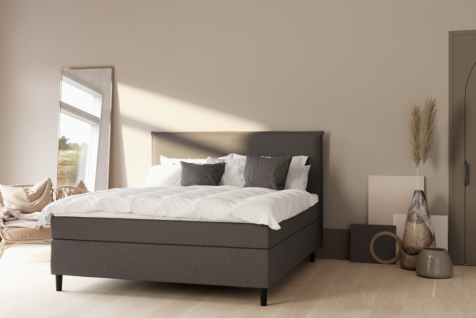 Sensitive 200 kontinentalseng Tekstil Poppy 25 180x210 cm. Medium/Fast komfort med Premium hyperflex overmadrass og Round black ben 13cm.