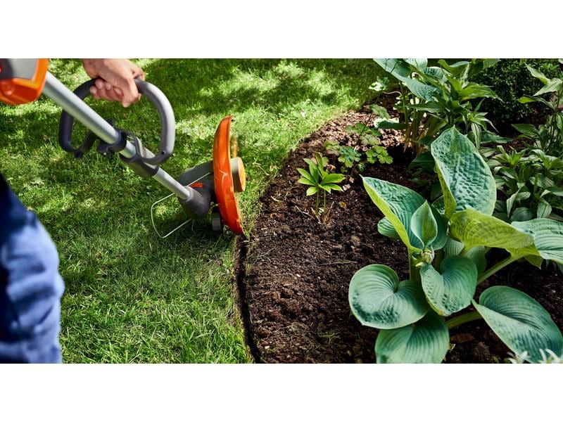 Husqvarna Akku-Rasentrimmer 110iL Solo Kabelloser Rasentrimmer für den privaten Gebrauch