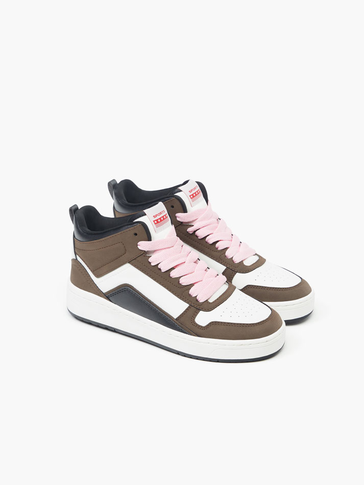 Tênis cano curto estilo streetwear - Marrom