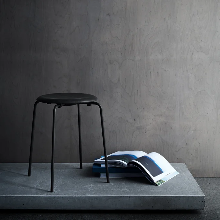 Fritz Hansen - Dot Hocker, Leder schwarz / Untergestell schwarz