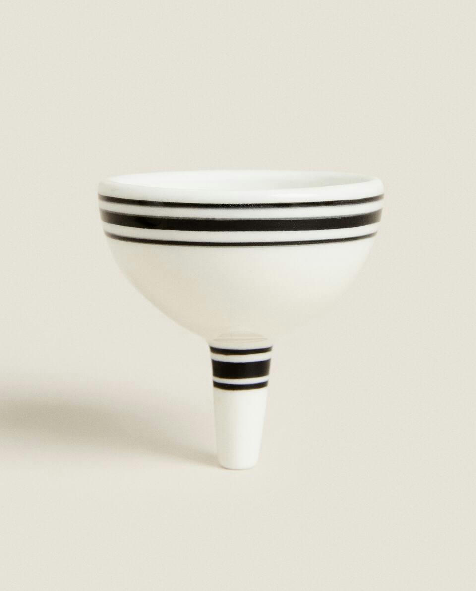 Conjunto de galheteiros de grés para azeite e vinagre com linhas.