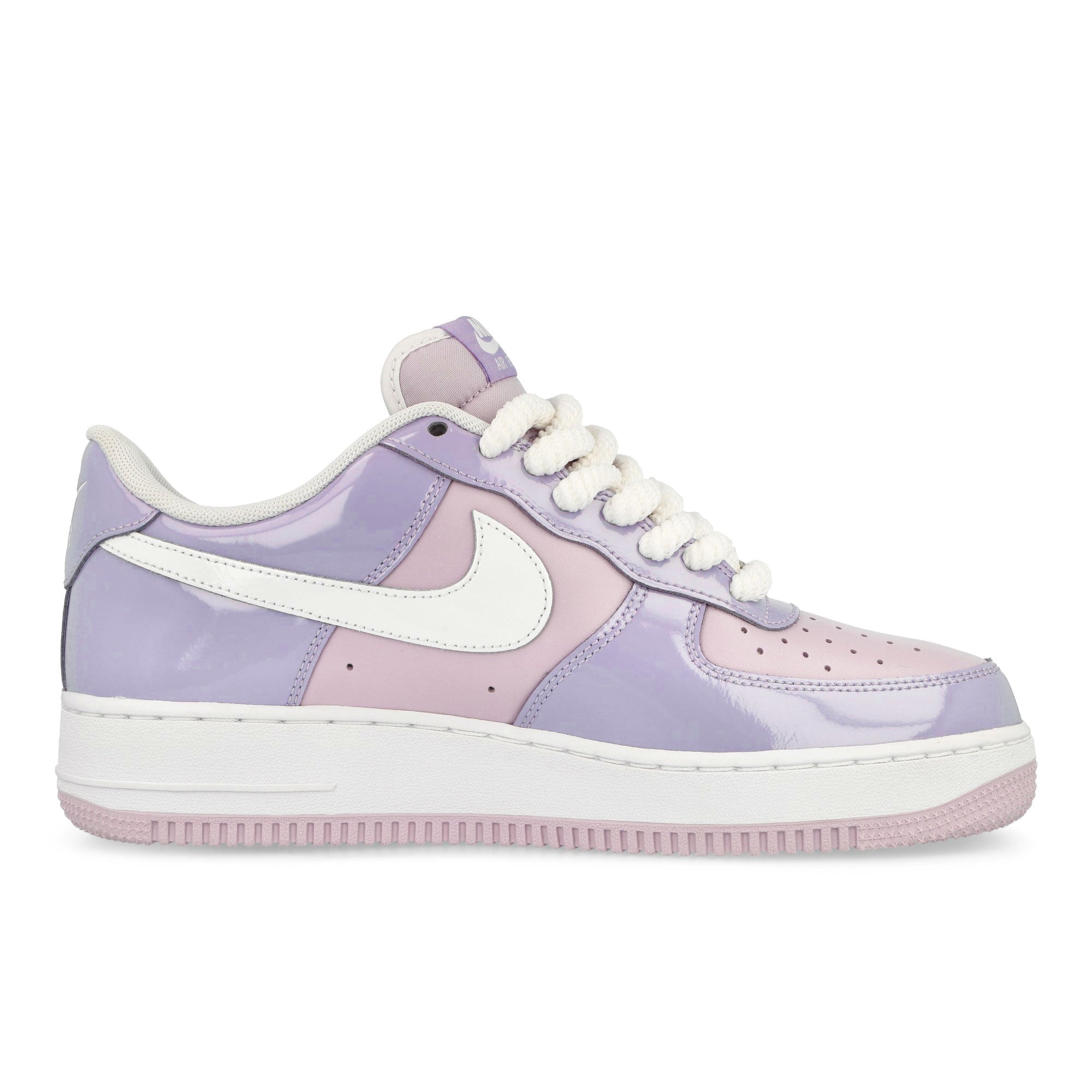 Nike<br>Air Force 1 '07 LV8