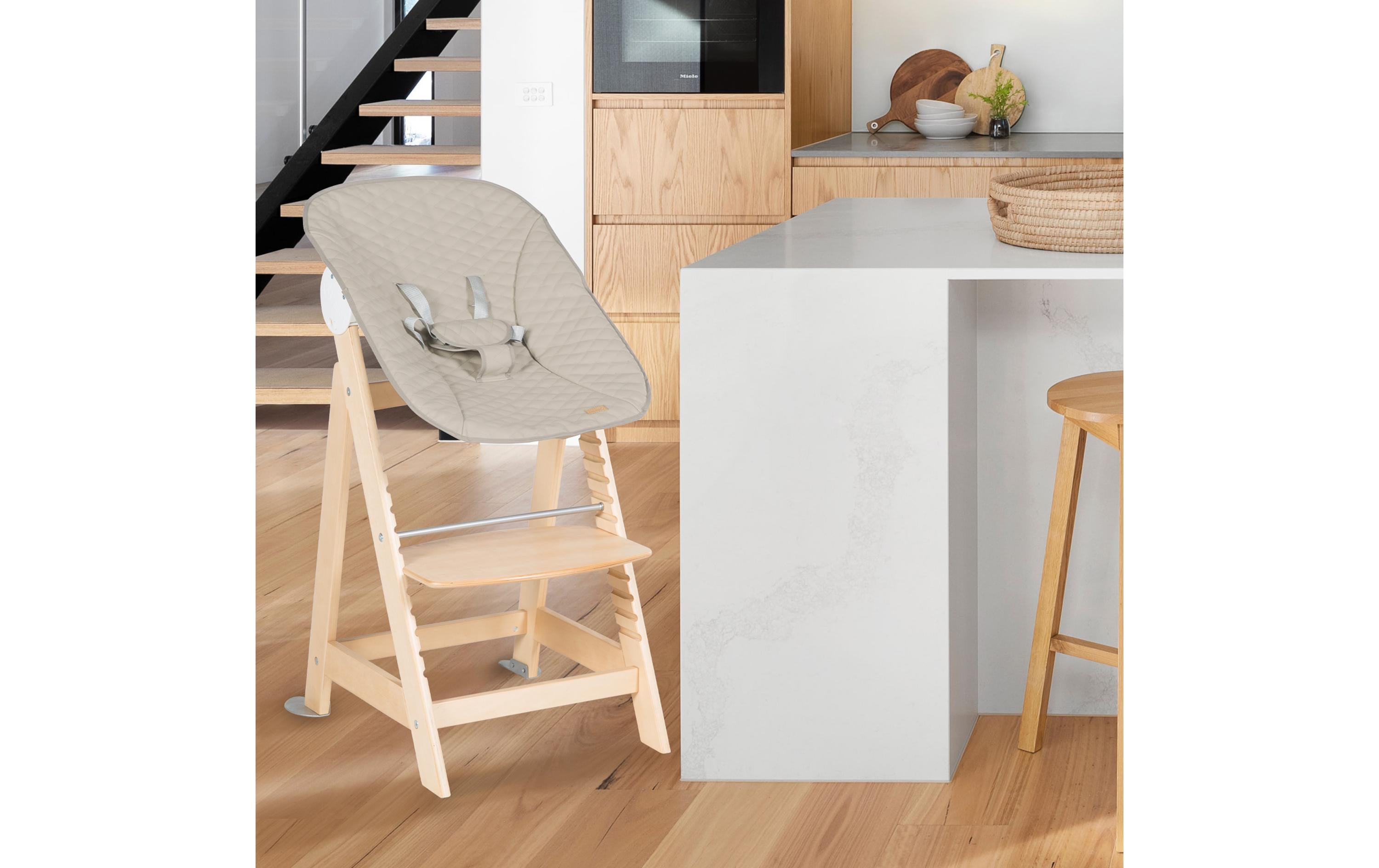 Treppenhochstuhl Born up Set 2-in-1 Natur, Greyish gesteppt<br>Hochstuhl mit Liegefunktion