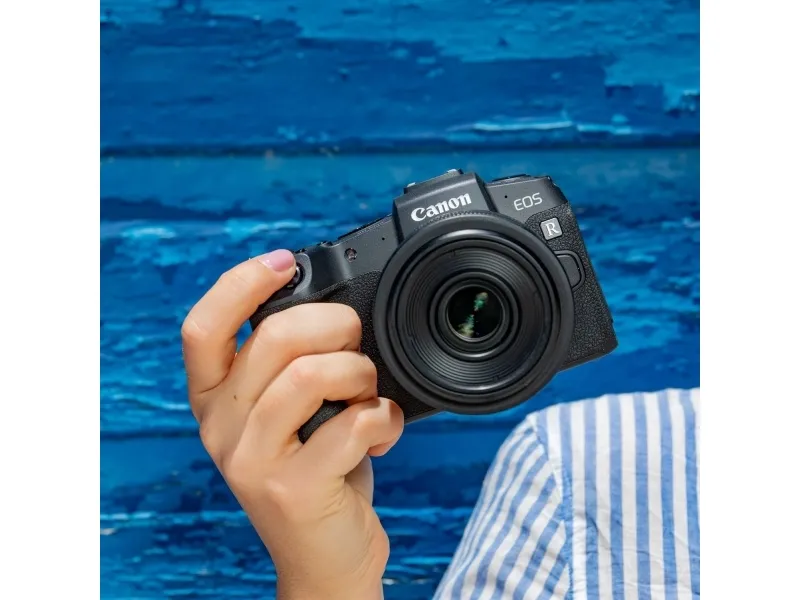 Canon EOS RP - Digitalkamera - spejlløst - 26.2 MP - Full Frame - 4K / 25 fps - 4.3x optisk zoom RF 24-105 mm F4 L IS USM objektiv - Wi-Fi, Bluetooth - med Canon Mount Adapter EF-EOS R