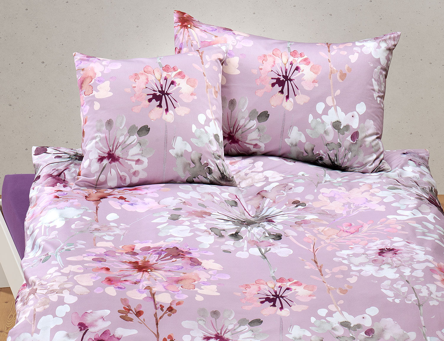 Bettwäsche mit Blumenmuster in Aquarelltechnik