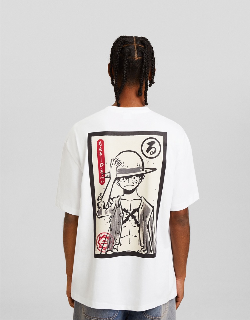 Camiseta de manga curta com estampa de One Piece e modelagem quadrada.