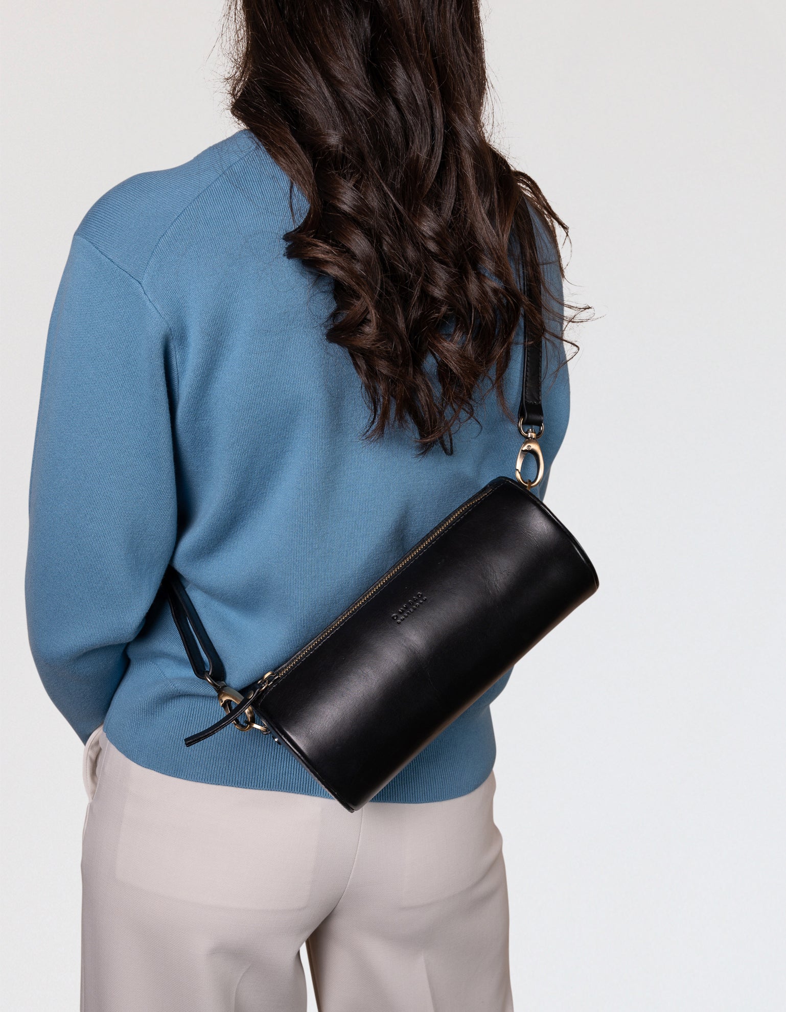 Izzy - Black Classic Leather