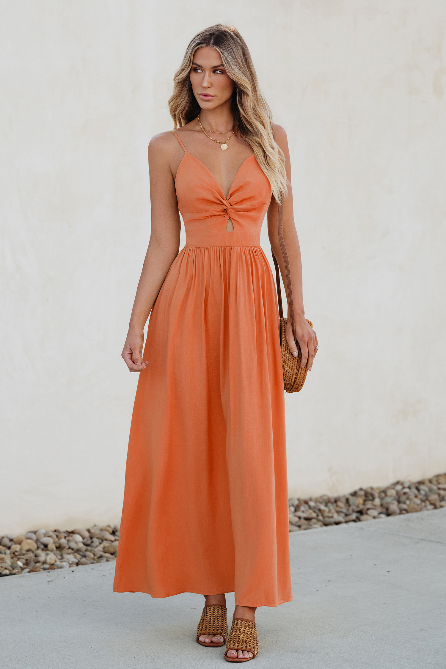 Robe maxi avec trou de serrure torsadé sur le devant orange