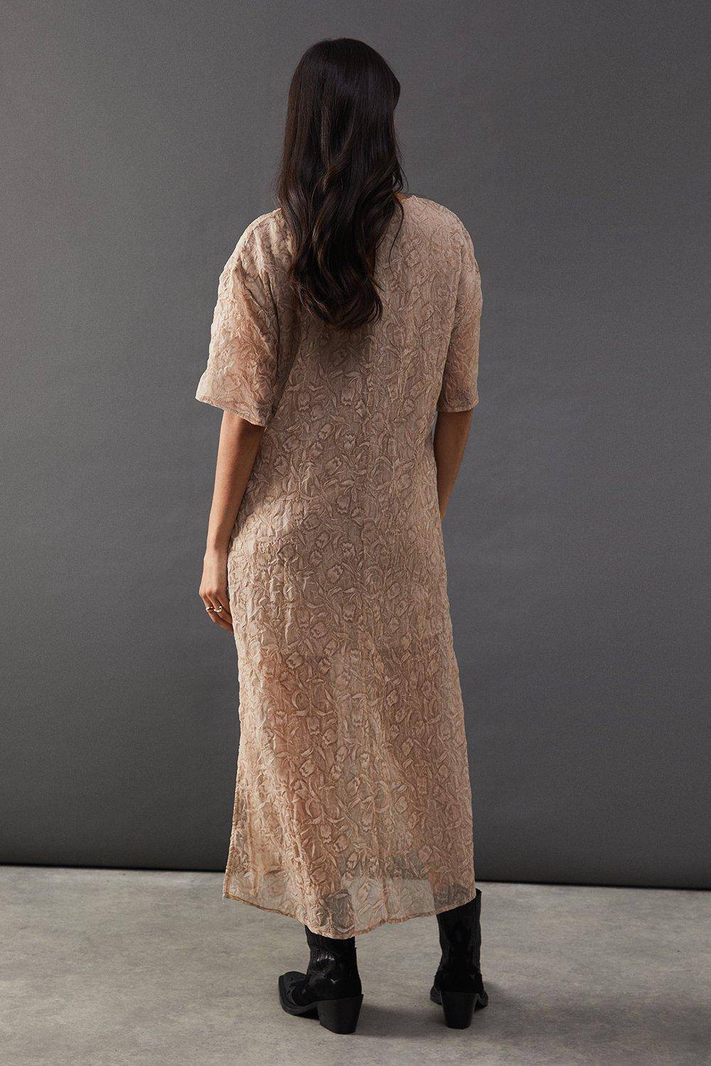 Warehouse Robe T-shirt Mi-longue en Organza Tissu Premium