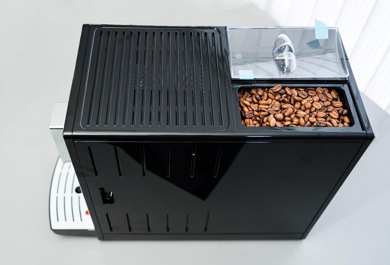Melitta Solo - Kaffeevollautomat mit höhenverstellbarem Auslauf, kleine Kaffeemaschine mit abnehmbarem Wassertank für z. B. Espresso oder Café Crème, schwarz