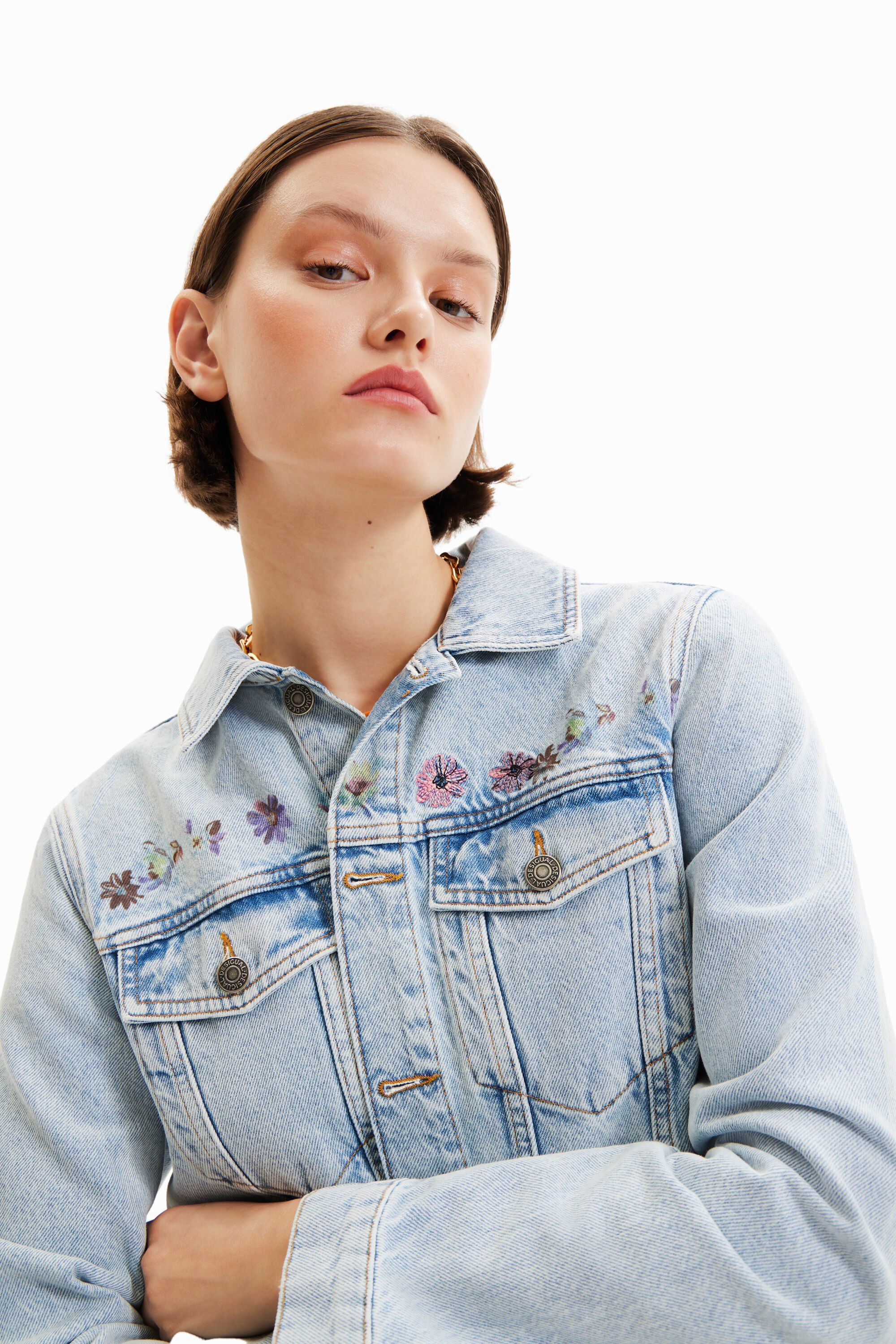 Veste courte en jean fleurs
