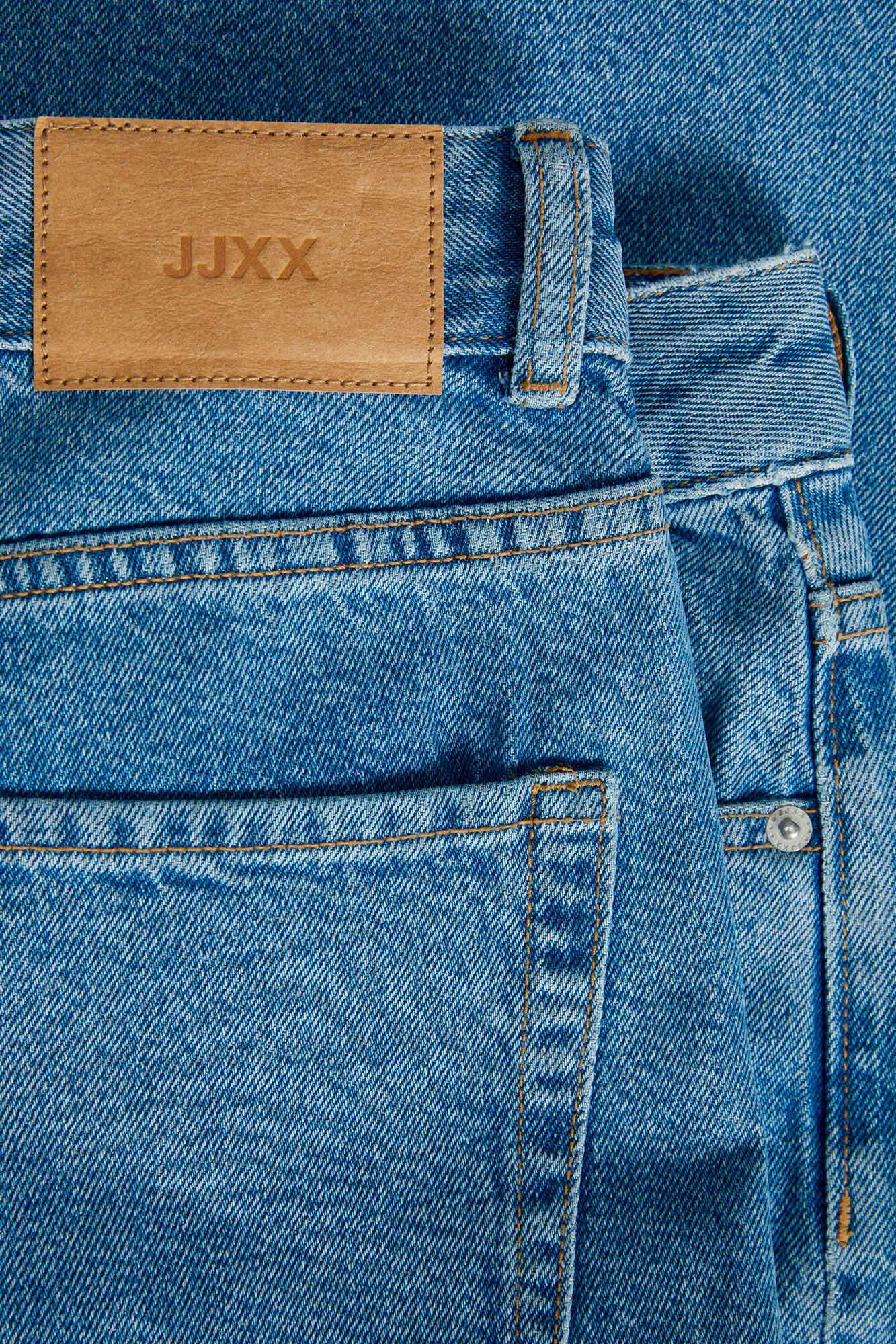 Calça jeans de perna larga com rasgos