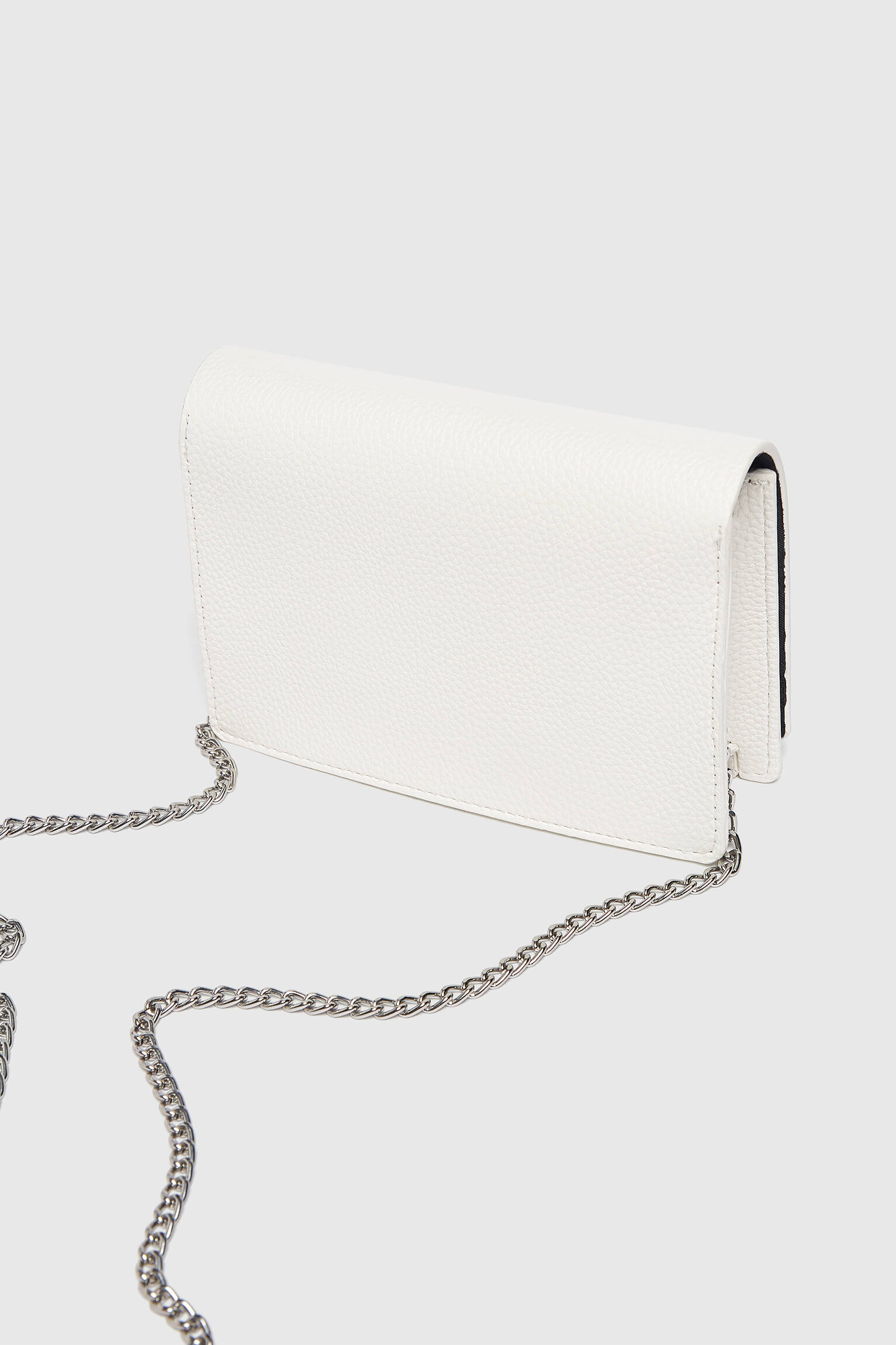 Bolsa transversal com detalhe de argola - branca