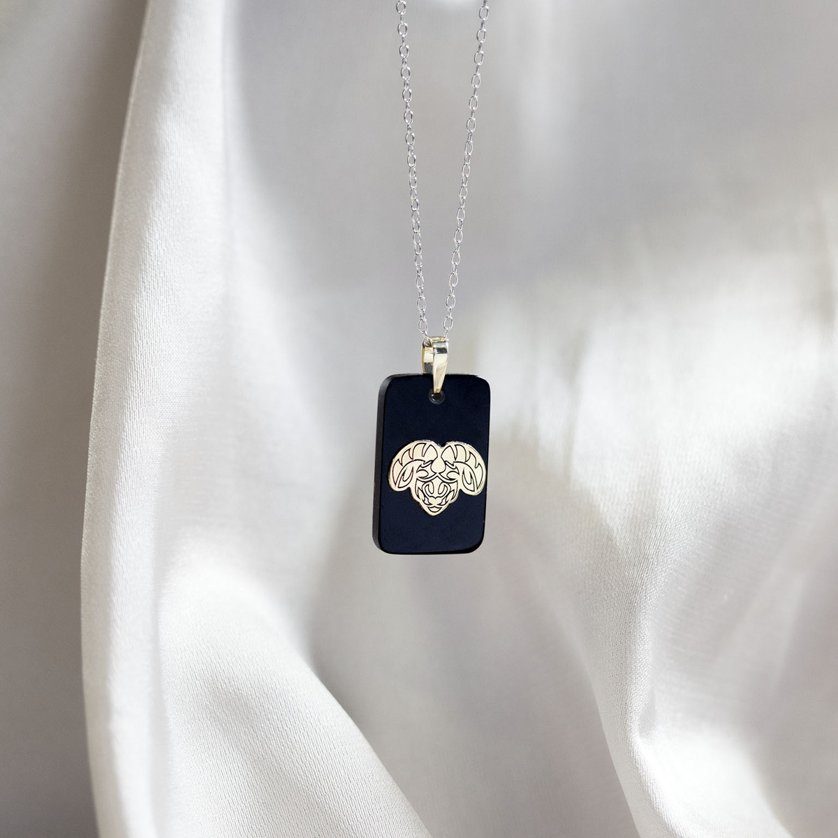 Pendentif or jaune 375 zodiaque bélier onyx noir
