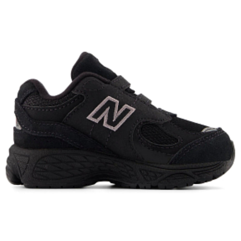 Køb New Balance Black 2002 Kids Hook & Loop Sneakers