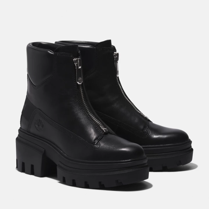 Bota feminina Everleigh com zíper frontal na cor preta.