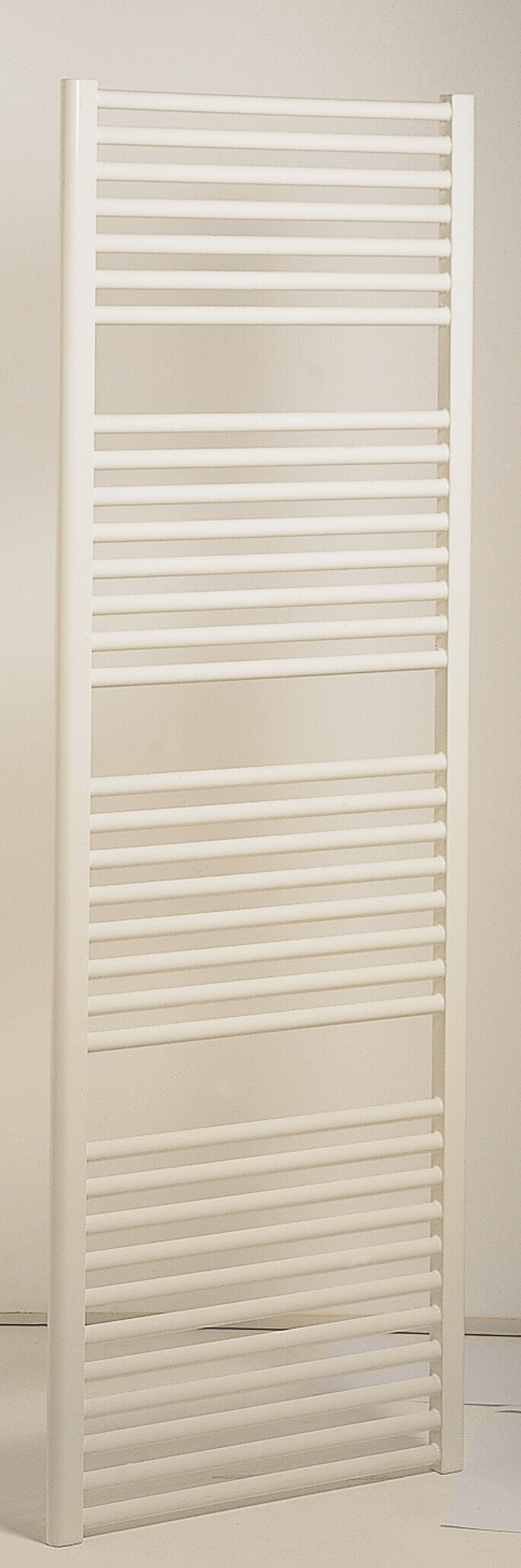 Eastbrook Biava Multirail horizontale verwarming 36x40cm Wit 114 watt