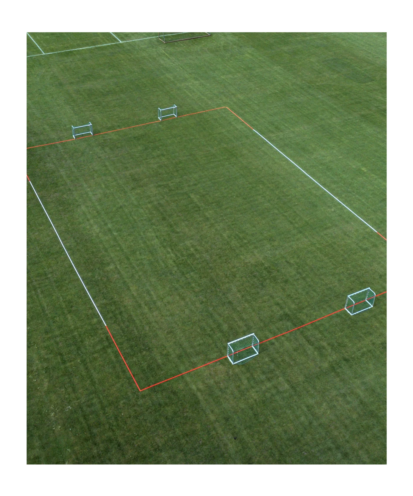 Cawila ACADEMY Spielfeldmarkierung 32x25m | Rot-Weiss | FUNINO Markierungsgurte