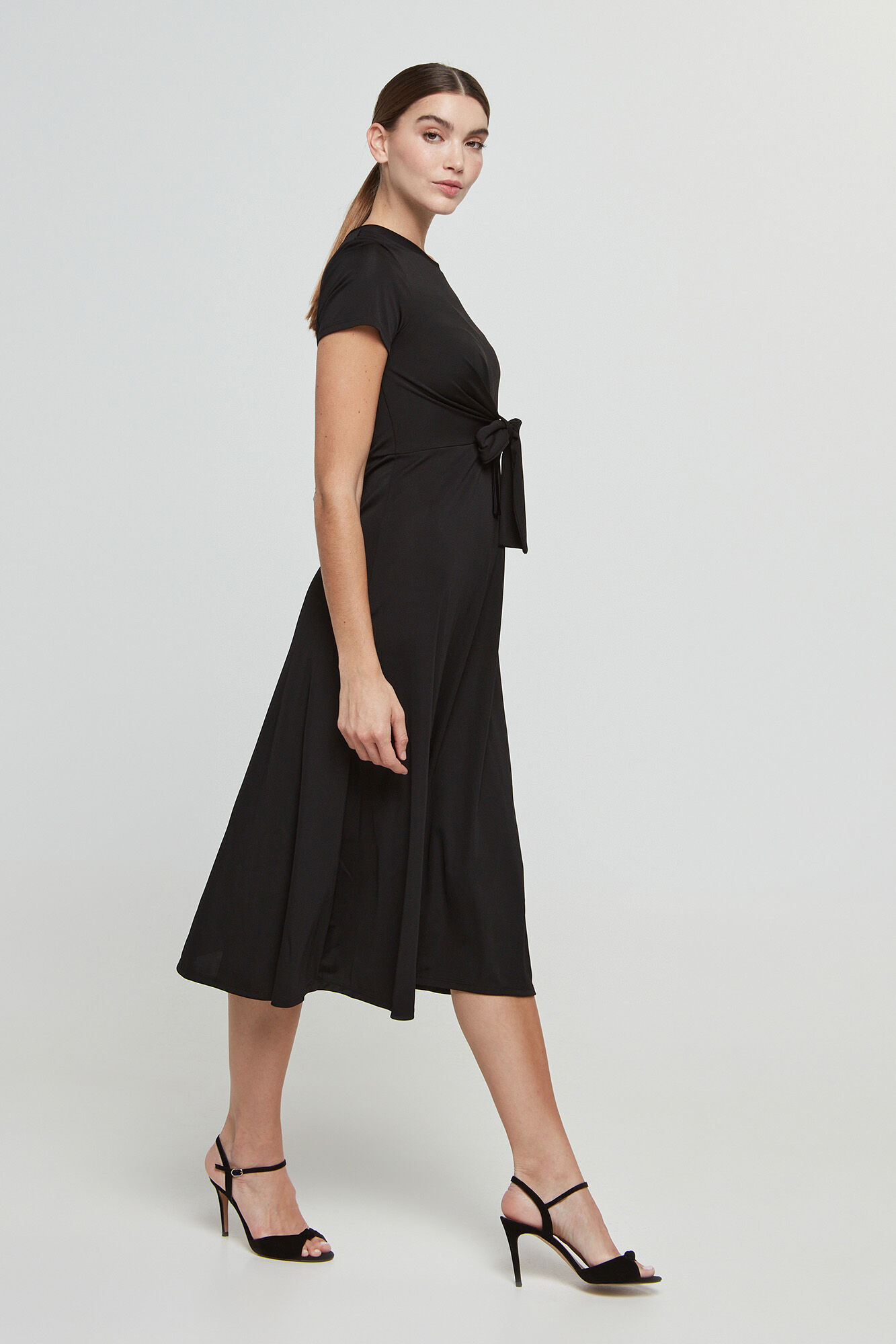 Vestido de manga curta com nó frontal - Preto