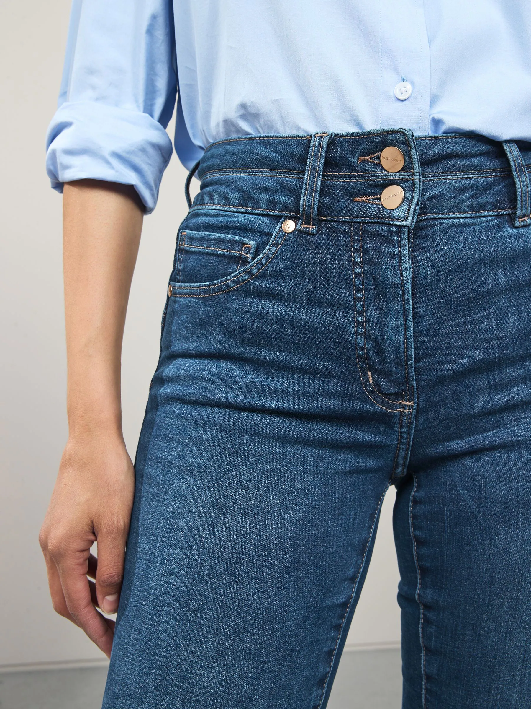 Middenblauw denim - Figuurvormende slim jeans