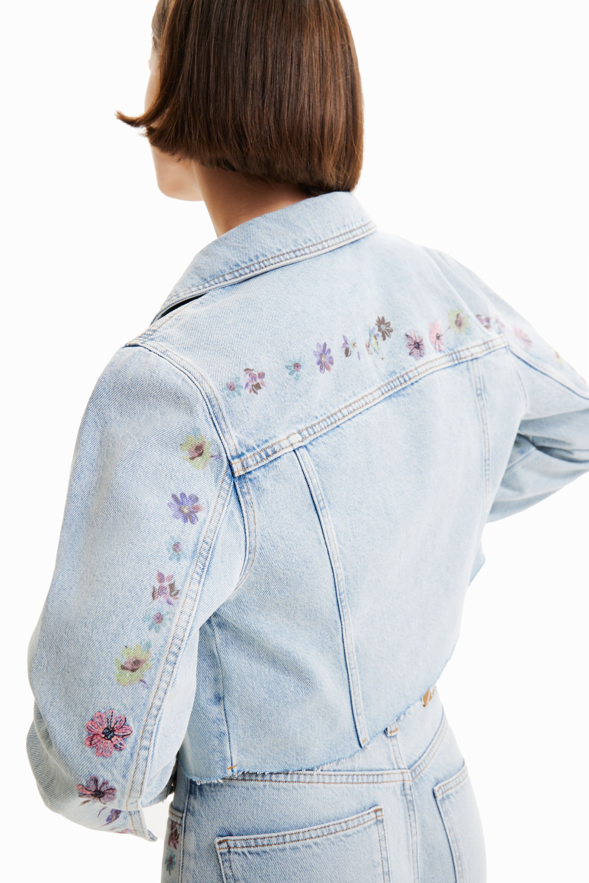 Veste courte en jean fleurs