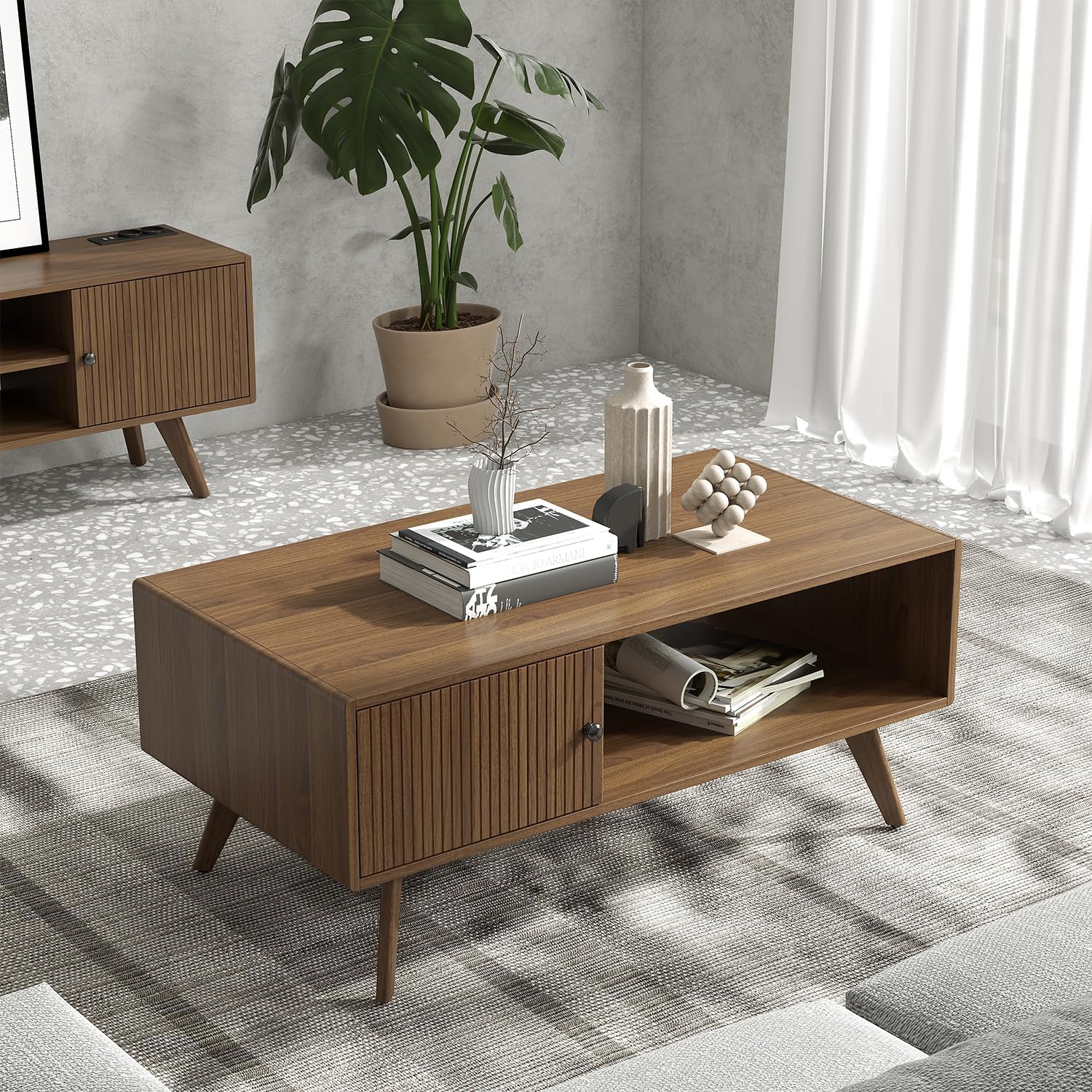 Manora Couchtisch Nussbaum - Couchtisch mit Stauraum (Schließfächer + Offenes Regal), 105x55x45cm, Moderner Wohnzimmertisch Braun für Wohnzimmer