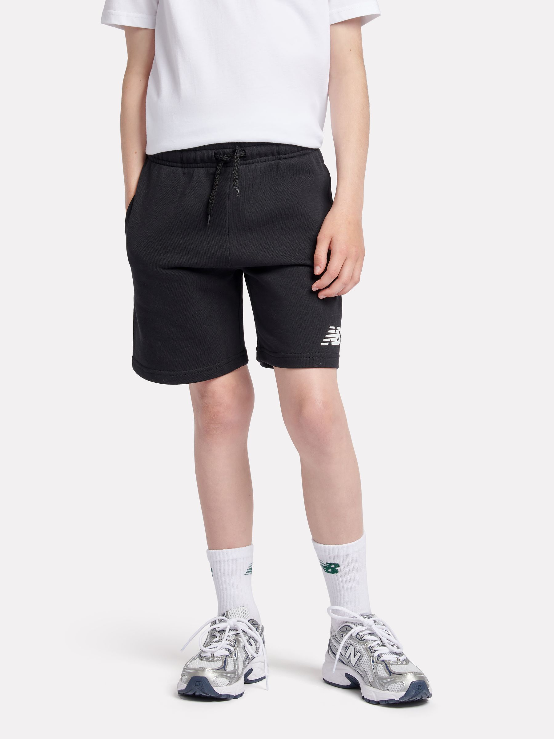 Zwart - New Balance French Terry katoenen shorts met gestapeld logo
