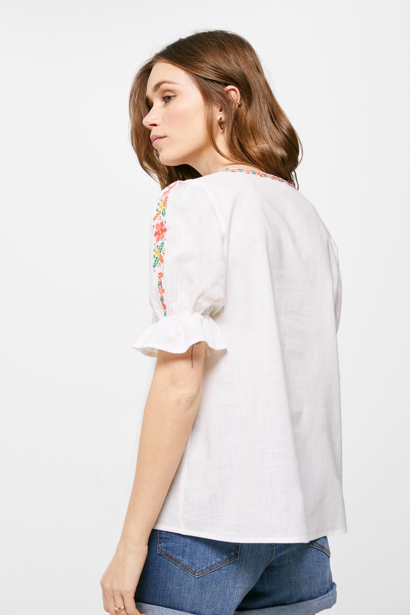 Blusa com decote bordado - amarela