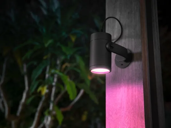 Philips Hue White and Color Ambiance Lily - Spotlys - LED - 8 W - 16 millioner farver - 2200-6500 K - sort, krom-matteret (pakke med 3)