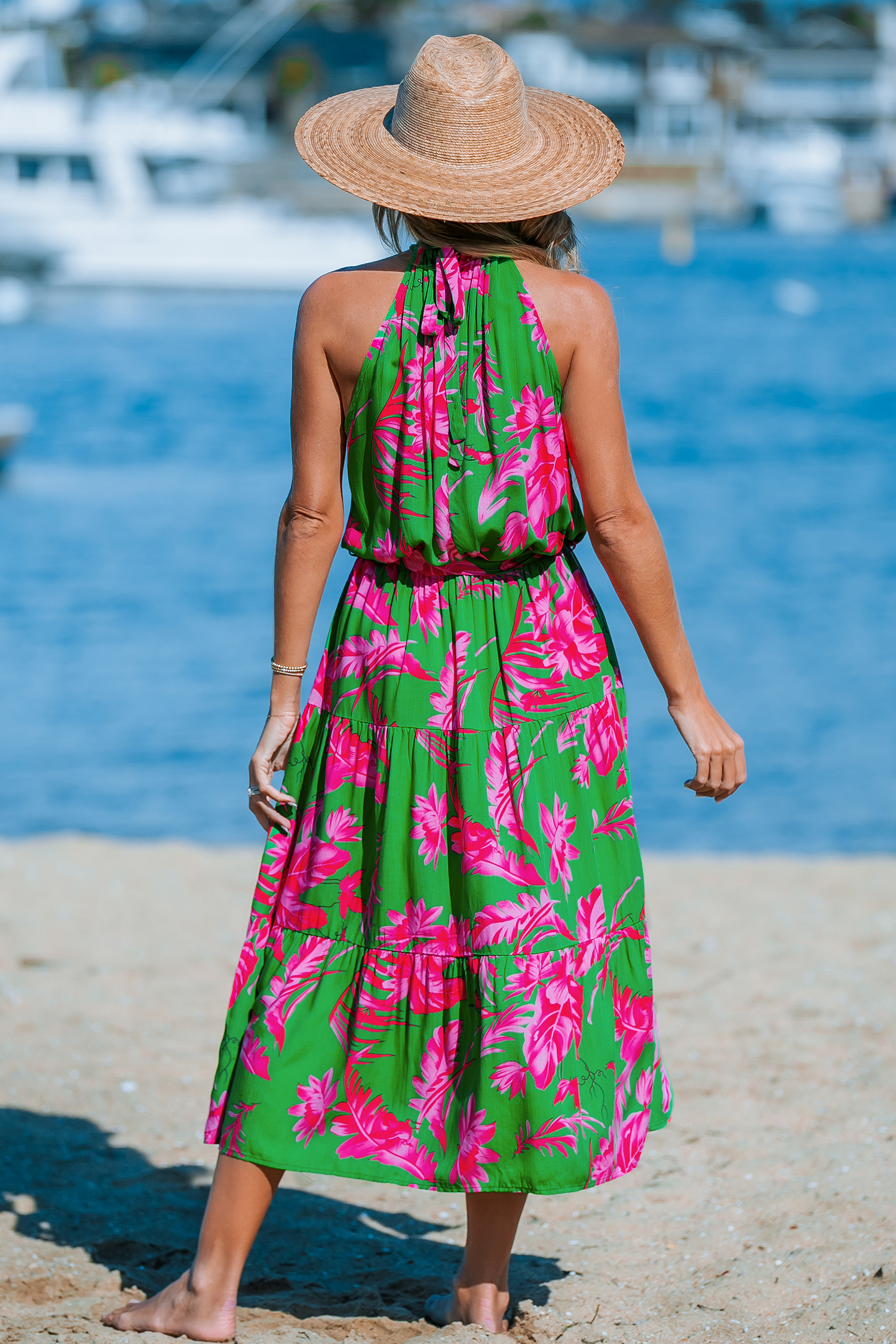 Robe maxi verte avec col licou à fleurs roses