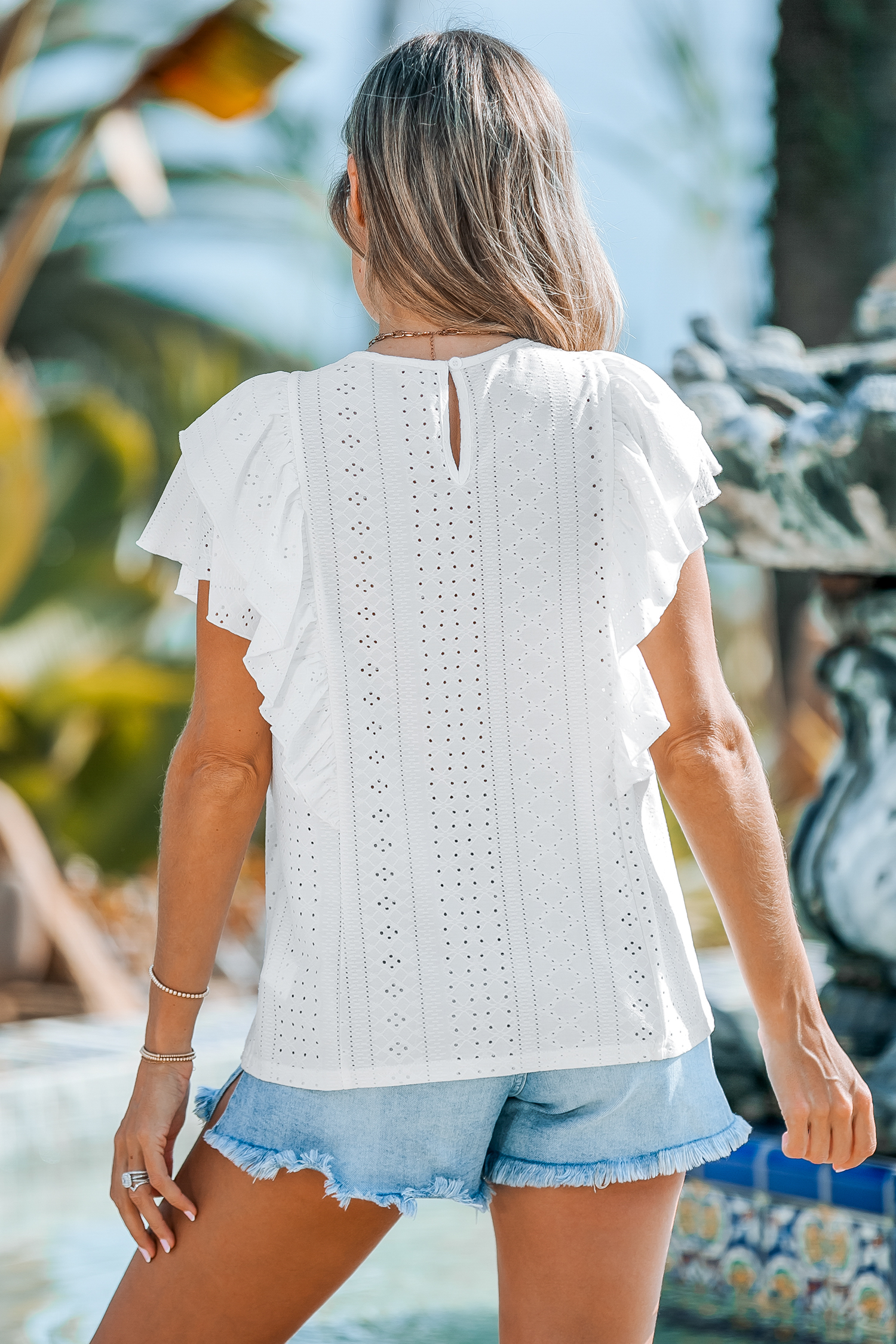 Blouse à volants superposés en œillets
