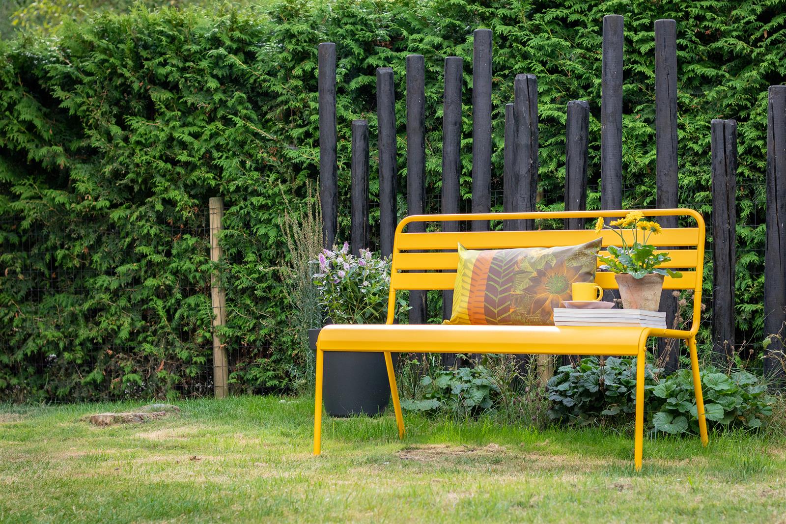 Metalen tuinbank Max 120 cm okergeel