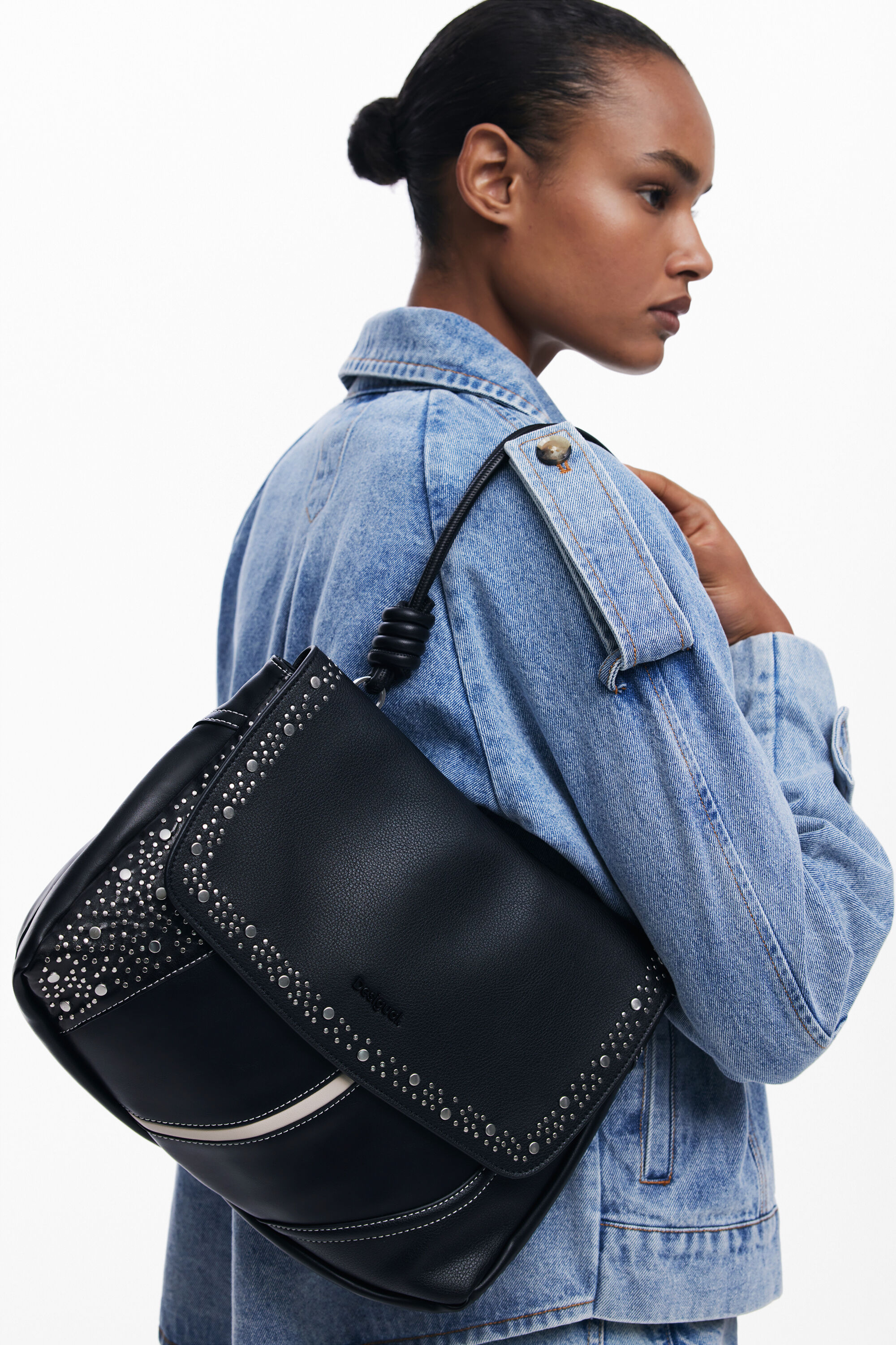 Bolsa conversível com tachas M