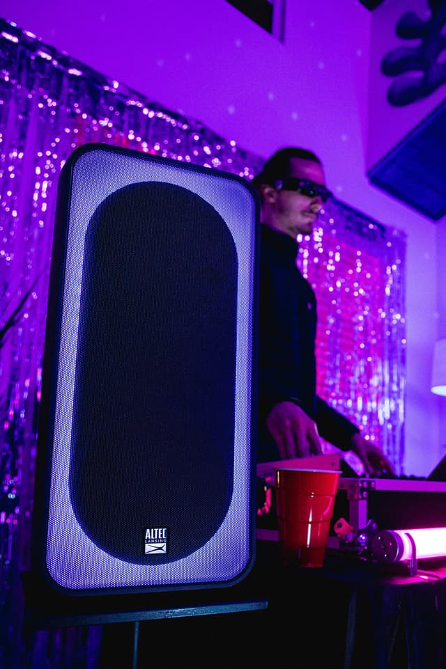 Altec Lansing ShockWave200 bærbar højttaler (sort)