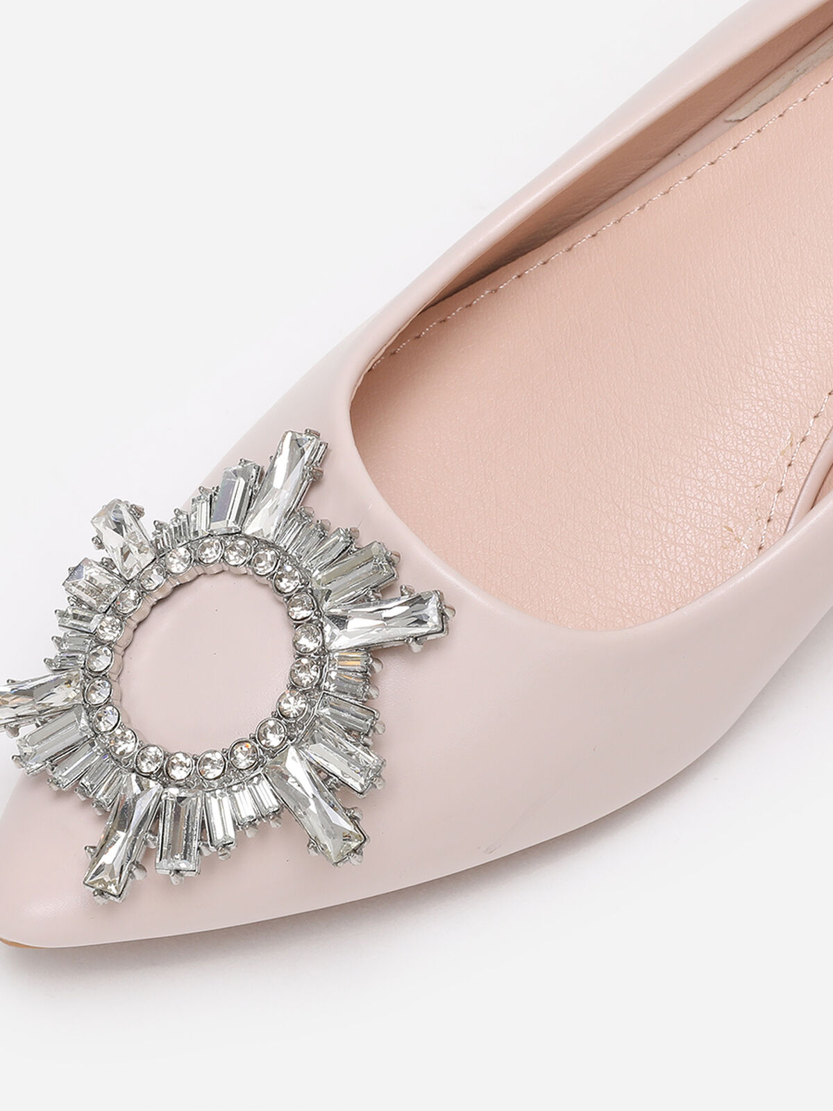 Escarpins à bout pointu avec bijoux strass- Beige
