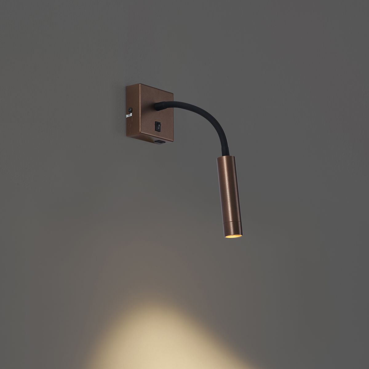 Moderne wandlamp brons met USB-C poort - Gosna